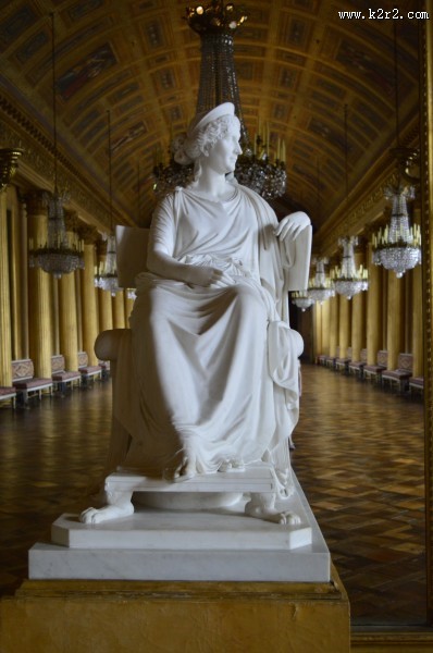 欧美风格的人物雕像图片