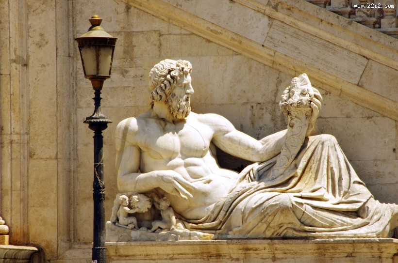 欧美风格的人物雕像图片