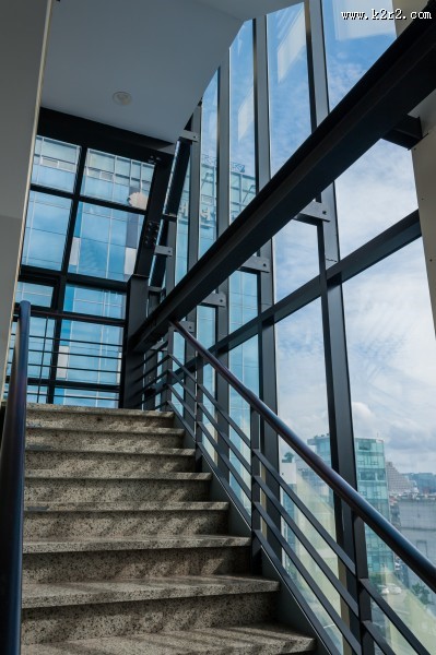 整洁的楼梯图片