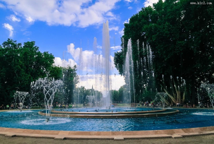 人工喷泉图片