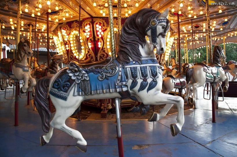 好玩的旋转木马图片大全
