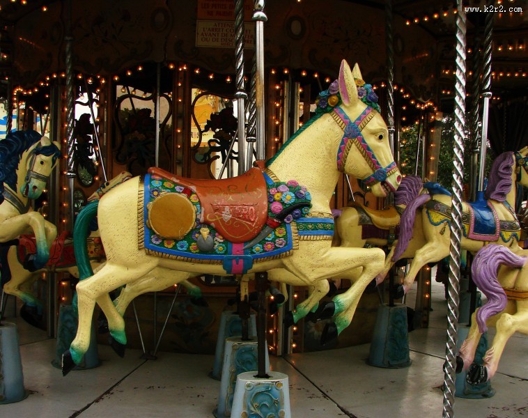 好玩的旋转木马图片大全