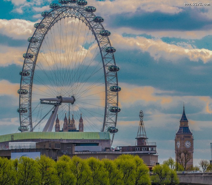 高大的摩天轮图片