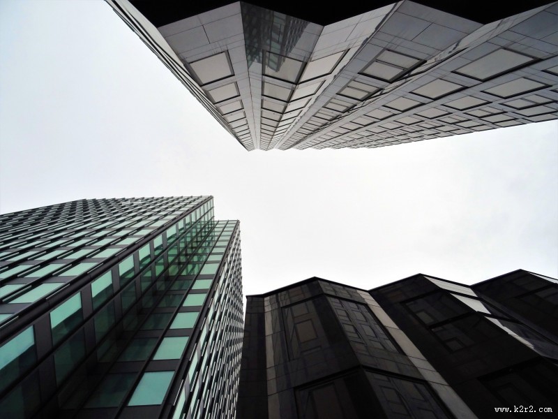 高大耸立的写字楼图片