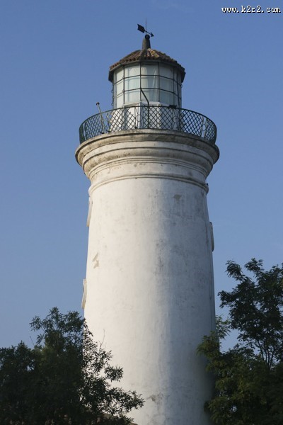 耸立的灯塔图片