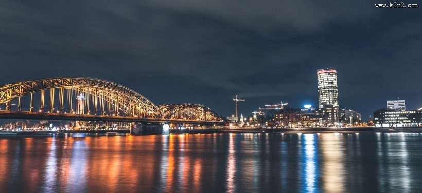 夜幕中的城市图片