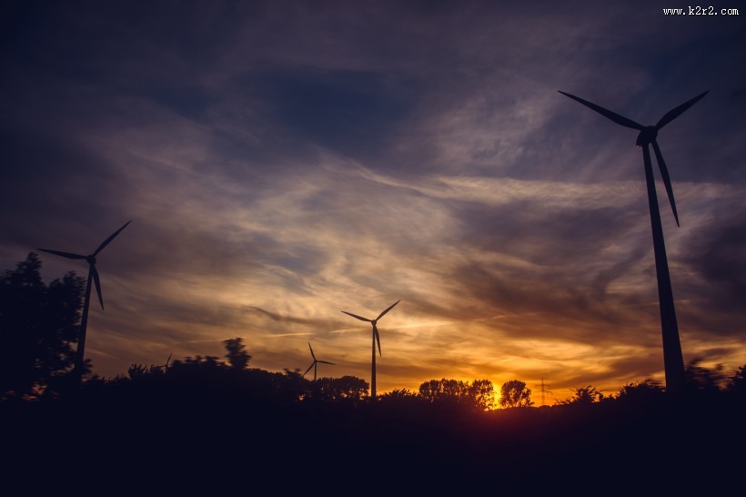 利用风力发电的风车图片