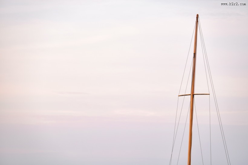 有序连接的电线图片