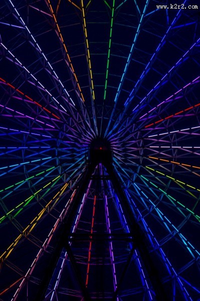 游乐园里的摩天轮图片