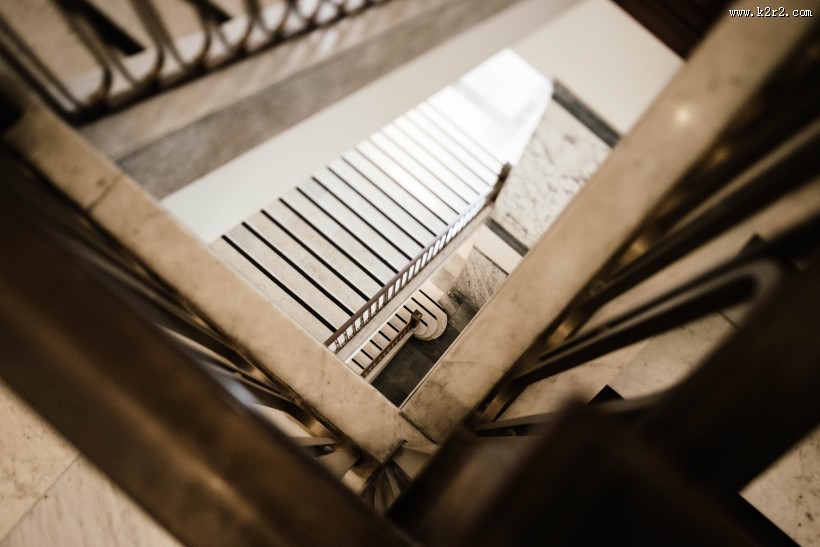 旋转向上的楼梯图片