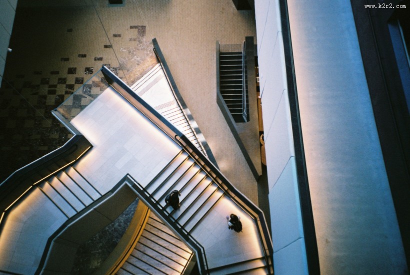 旋转向上的楼梯图片