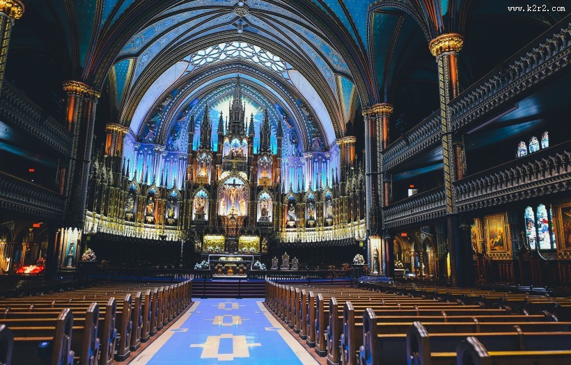 庄严的教堂大厅图片