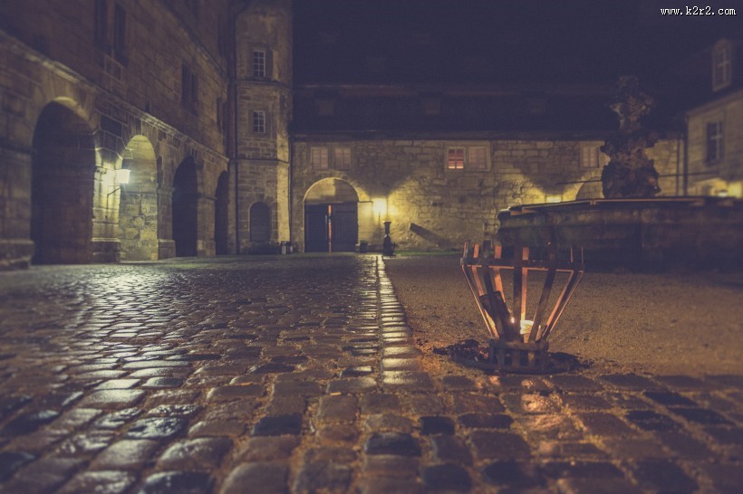 方块砖铺成的地面图片