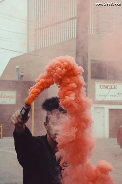 红色的烟雾图片大全