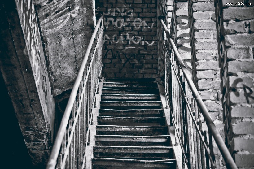 宽阔的楼梯图片