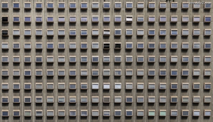 城市里高楼大厦的窗户图片