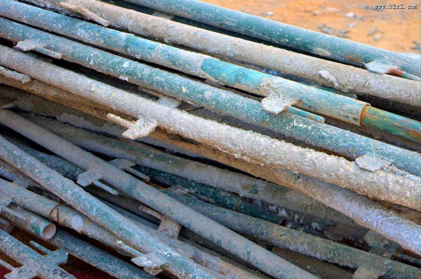废旧金属管图片大全
