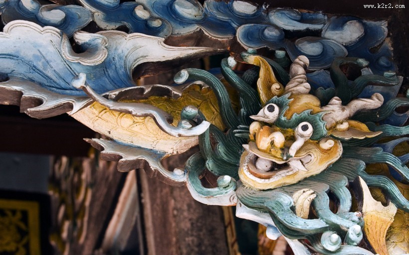 霸气的龙形雕塑图片