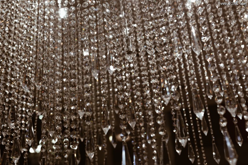 亮晶晶的水晶吊灯图片