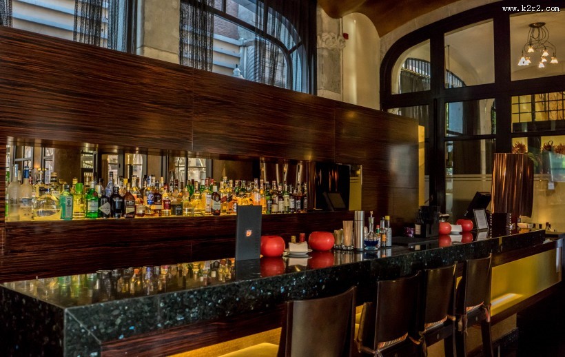装饰华丽的酒吧图片