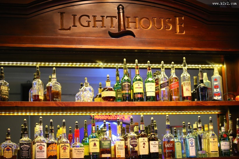 装饰华丽的酒吧图片