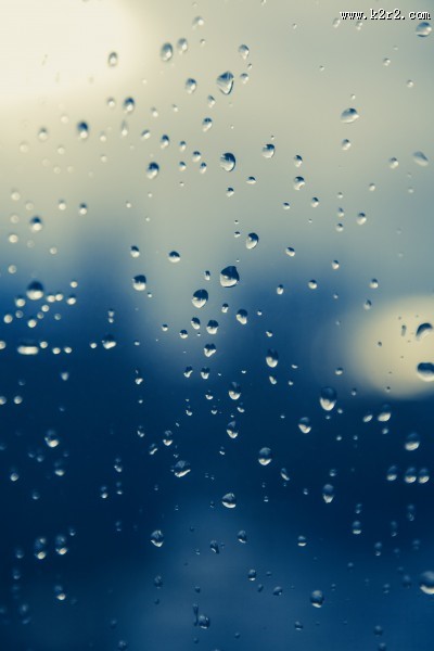 带有水珠的窗户图片