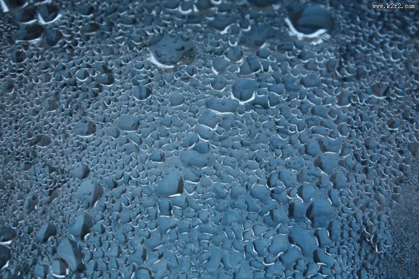 带有水珠的窗户图片