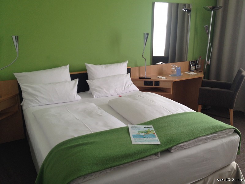 干净舒适的床图片