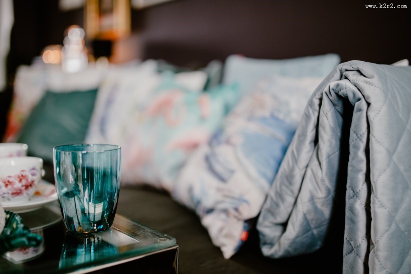 客厅里舒适的沙发图片