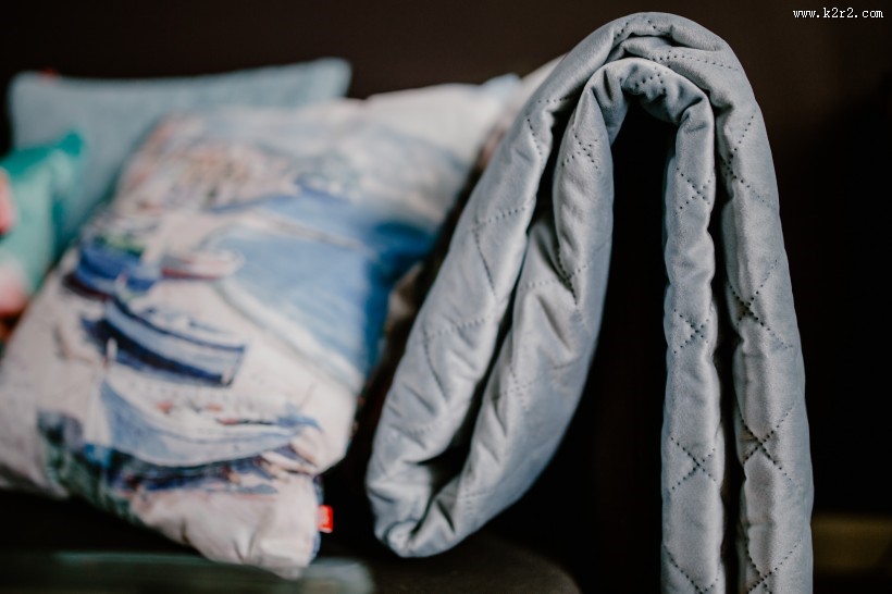 客厅里舒适的沙发图片