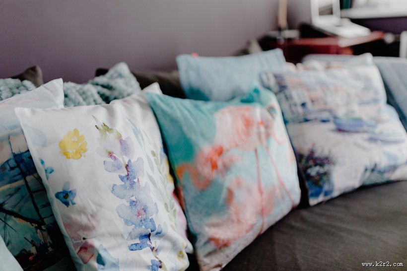 客厅里舒适的沙发图片