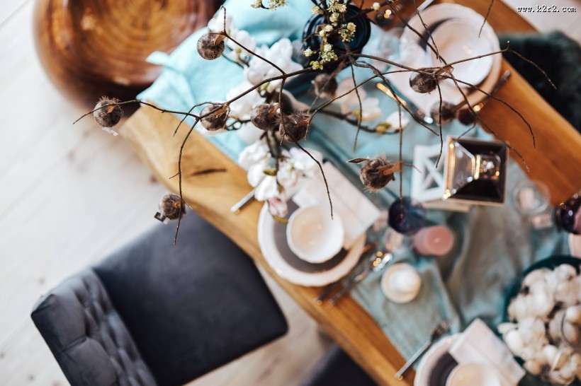 精致的餐桌装饰图片