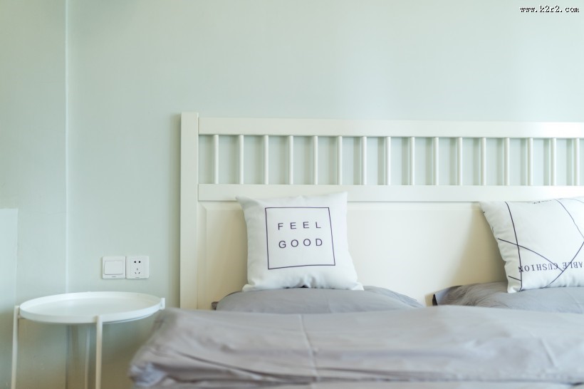 舒适柔软的双人床图片