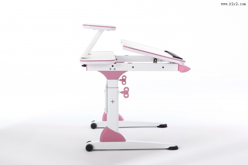 色彩好看的儿童桌椅图片