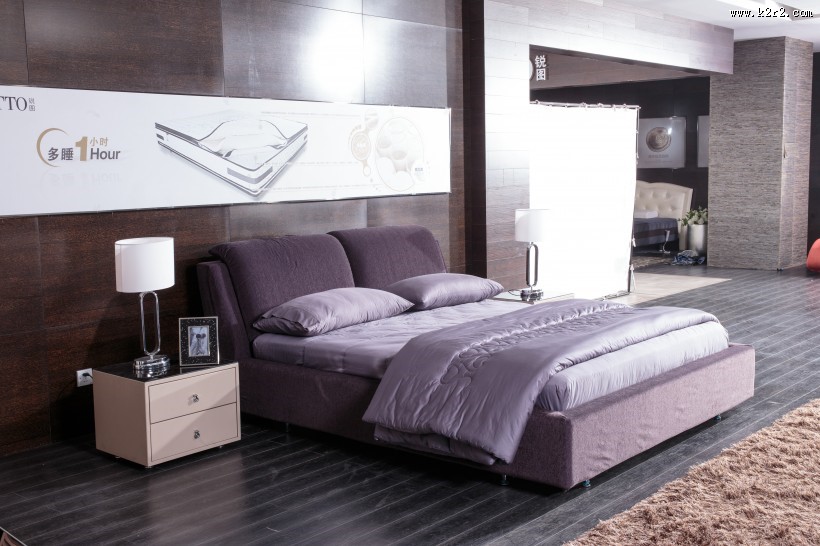 柔软舒适的大床图片