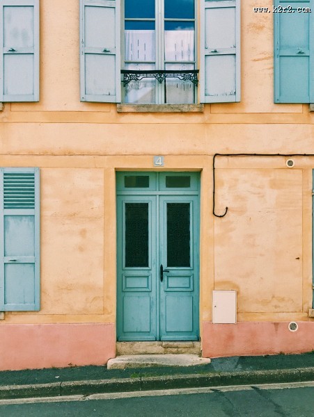 关闭的木门图片