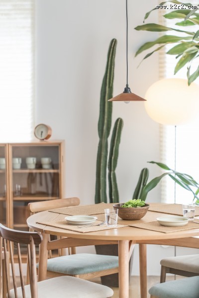 不同款式的餐桌图片