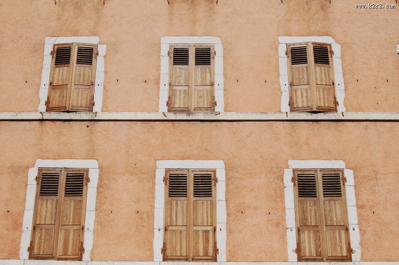 整齐的窗户图片