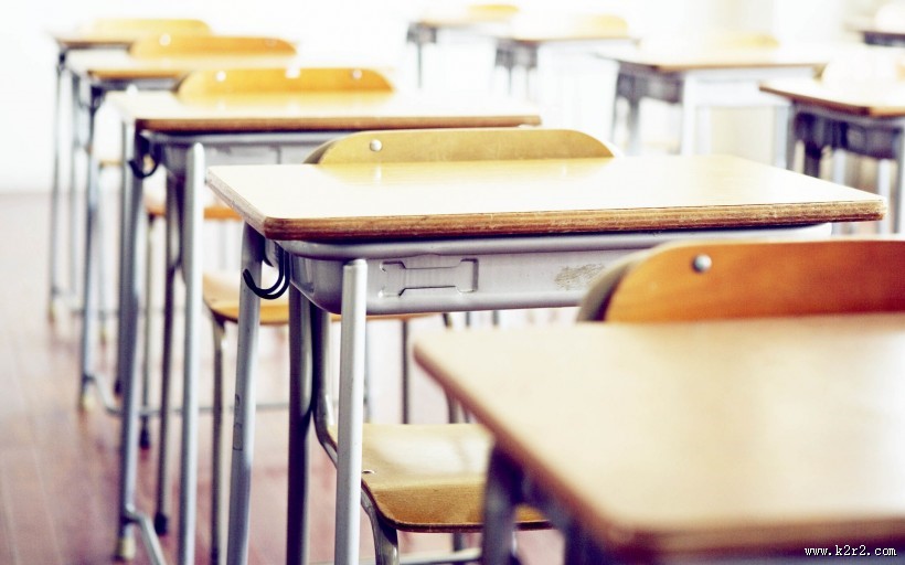 明亮的教室图片