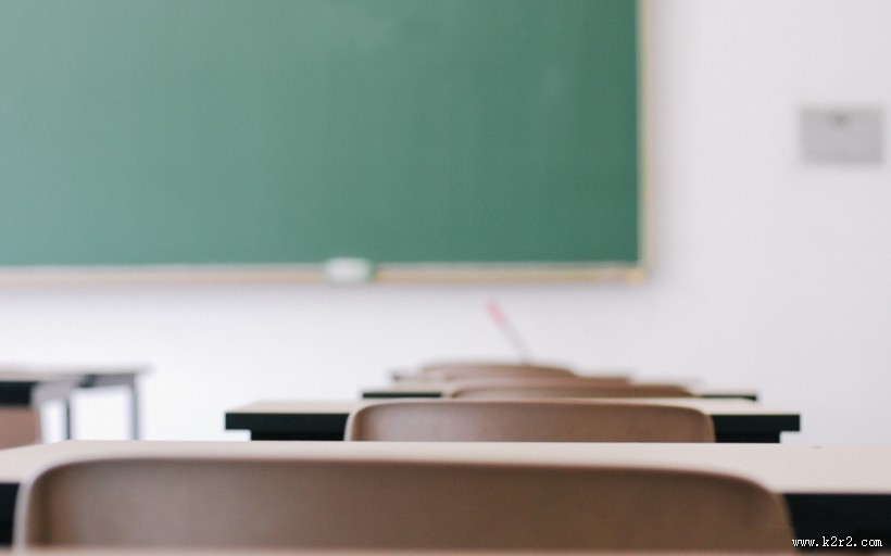 明亮的教室图片