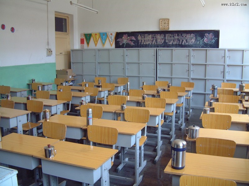 明亮的教室图片