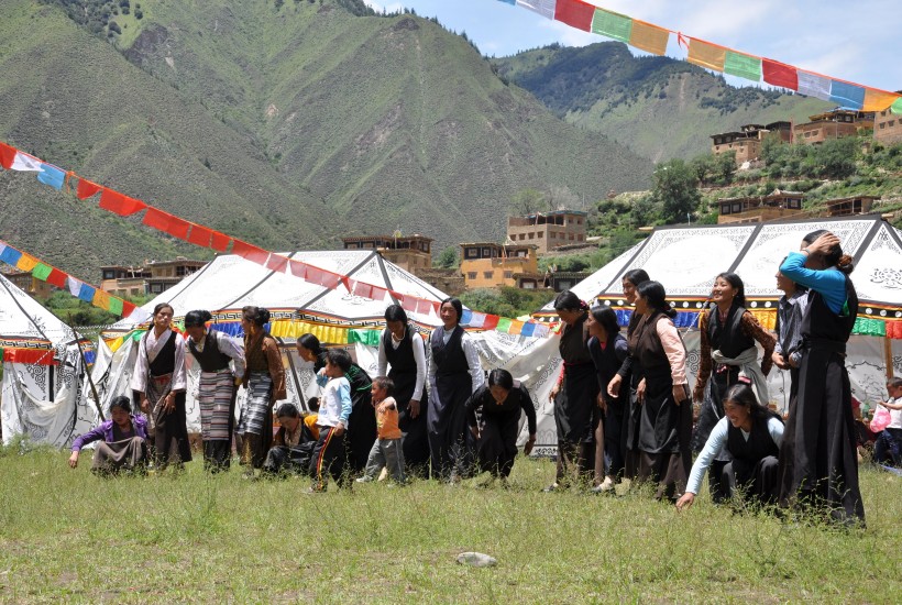 藏区耍坝子节日图片