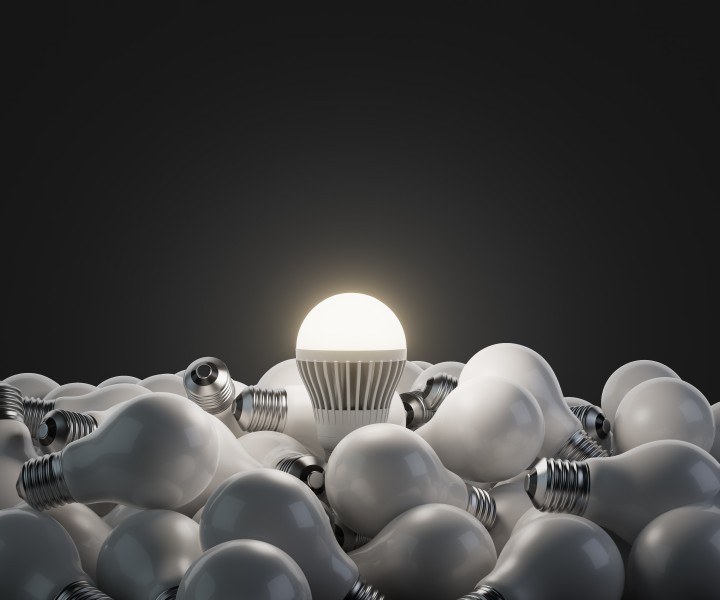 点亮的灯泡图片