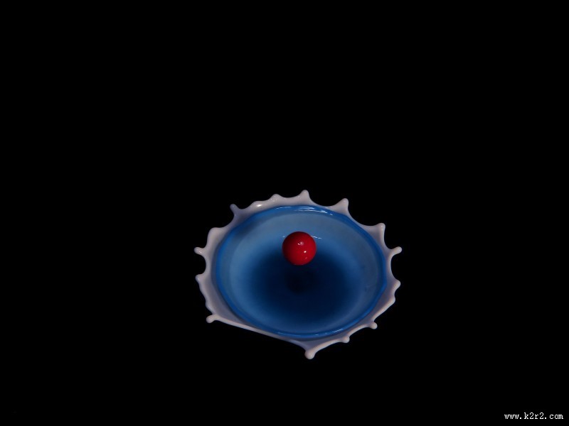 碟子形状的水滴图片