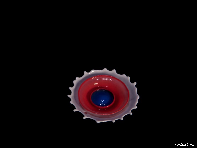 碟子形状的水滴图片