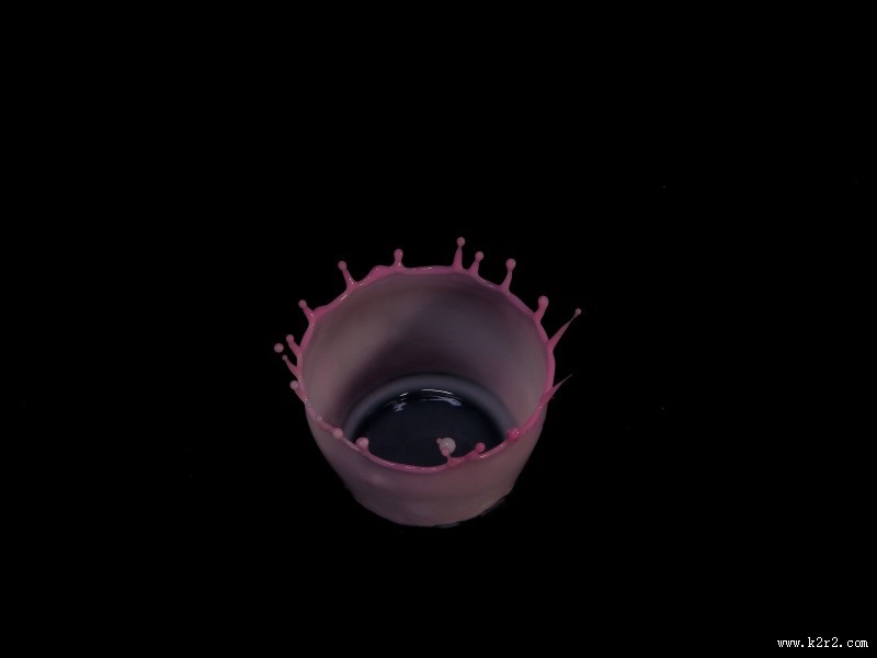 黑背景水滴飞溅图片