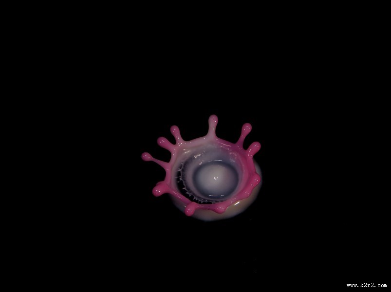 黑背景水滴飞溅图片