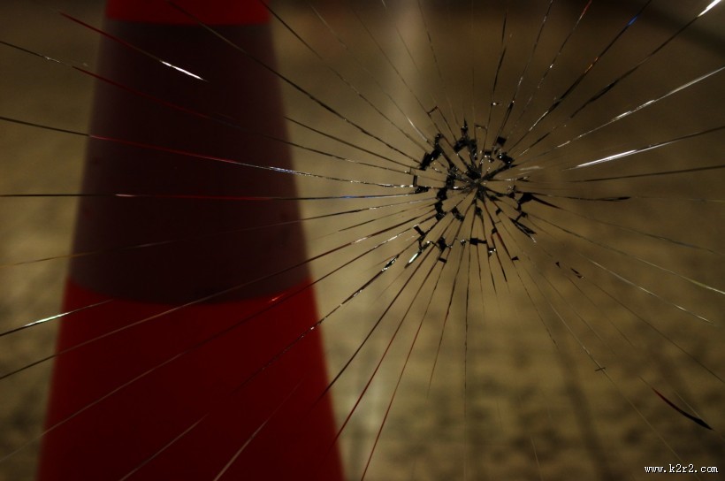 破碎的玻璃背景图片