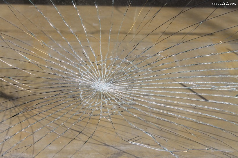 破碎的玻璃背景图片