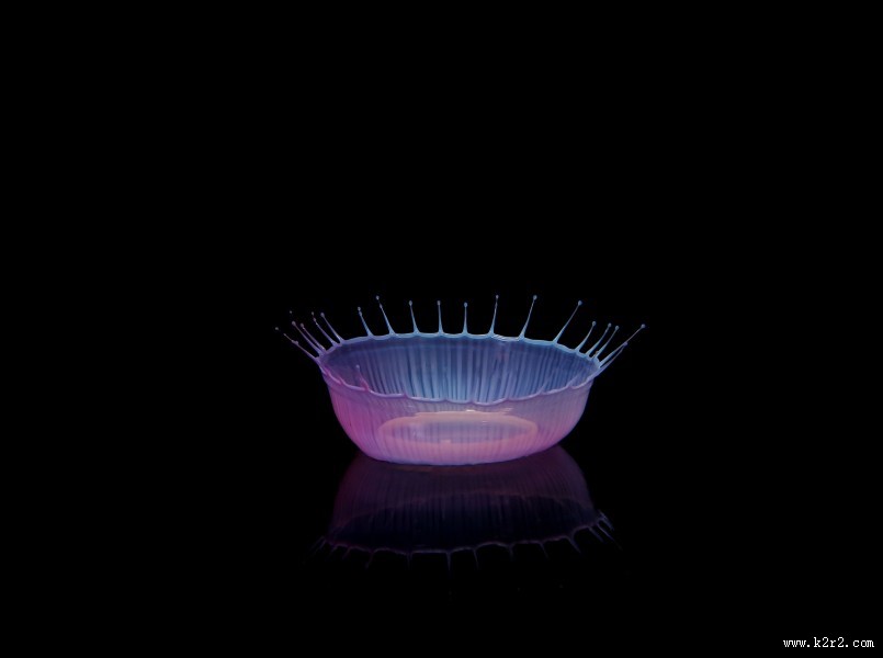 撞板的水滴图片